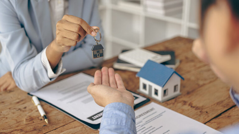 Cos’è il “patentino” per agente immobiliare